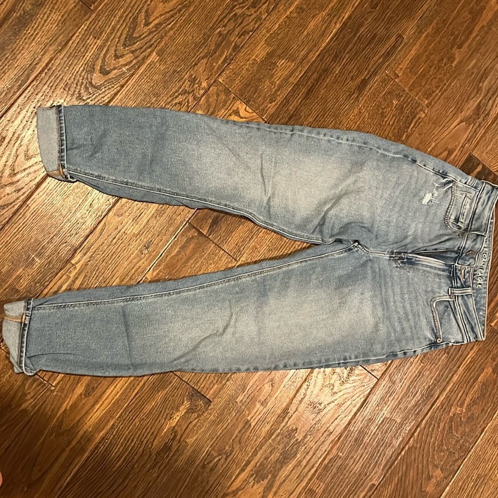 American Eagle mom Jean